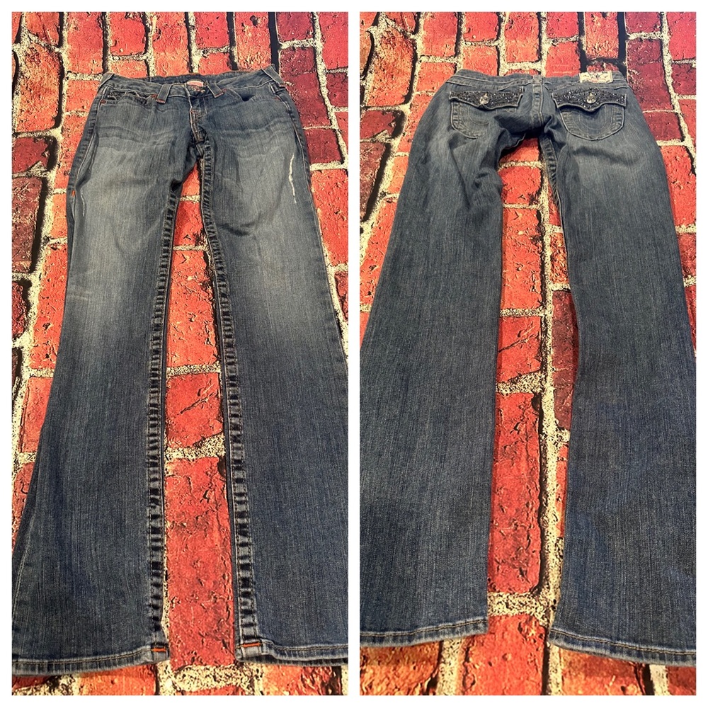 True Religion straight size 27
Faux crystals on back pockets 
Inseam 33”